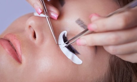 Inkl. Auffüllen nach 3 Wochen: Wimpernverlängerung mit der Light-Volumen-Technik für 1 Person