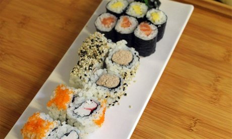 Für 4 Personen: 3-Gänge Sushi-Menü