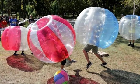 Für 10 Personen: 1 Std. Outdoor Bubble-Soccer