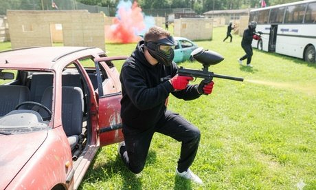 Für 4 Personen: 3 Std. Paintball inkl. Leihausrüstung und Paints (200 Stück)