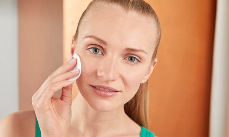 45 Min. Aqua-Facial-Gesichtsbehandlung Classic inkl. Goldmaske