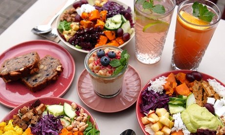 Für 4 Personen: To Go Menu - Große Bowl & Getränk
