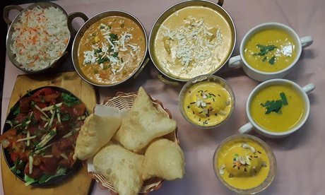 Für 4 Personen: indisches Spezial-Platten-Menü in 3 Gängen inkl. je 1 Aperitif