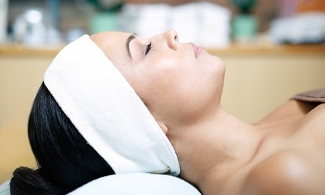 1 x 60 Min. Aqua-Facial-Behandlung inkl. Tiefenreinigung und Gesichtsmaske