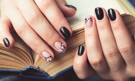 Maniküre und Pediküre inkl. Nagellack für 1 Person