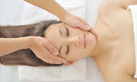 45 Min. Rücken-Massage inkl. Gesichts- und Fuß-Massage inkl. Wasser oder O-Saft