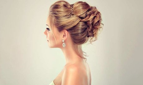 Inkl. Färben: Haarschnitt inkl. Waschen & Föhnen für alle Haarlängen für 1 Person