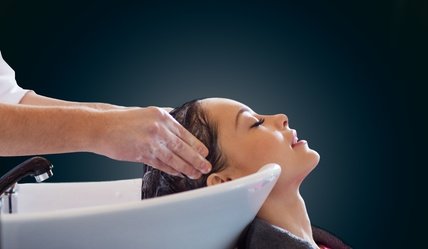 Waschen Schneiden Föhnen für alle Haarlängen inkl. Kaffee oder Tee für 1 Person