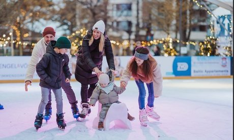 XMAS Special: 2 Stunden Schlittschuhlaufen für 2 Erwachsene und 2 Kinder