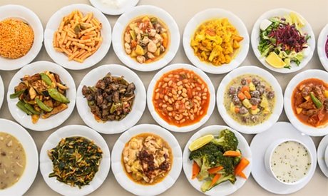 Für 1 Person: Ein Hauptgericht mit Reis und Salat und Dessert nach Wahl