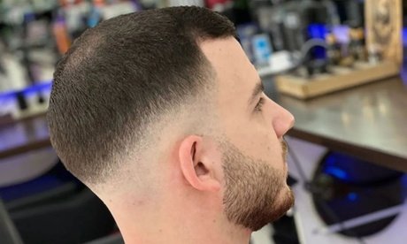 Komplettpaket: Waschen Schneiden Föhnen inkl. Bart-Styling Gesichtshaarentfernung und Augenbrauen (für Herren)