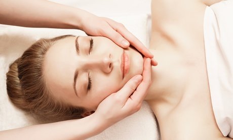 Intensive Aqua-Facial Behandlung (60 Min.)