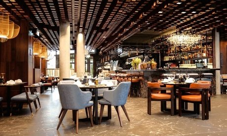 Für 4 Personen: reichhaltiges internationales Frühstücks vom großen Buffet