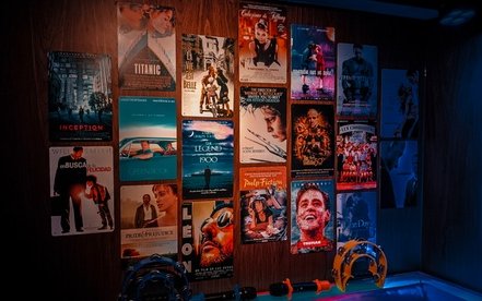 Für bis zu 10 Personen: Partybox Paket mit 3 Std. Karaoke und 2 Flaschen Prosecco (einlösbar Mi. oder Do. ab 19 Uhr)