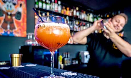 ab 5 Person: 2 5 Stunden Cocktail-Mix-Kurs (ab 18 Jahre)