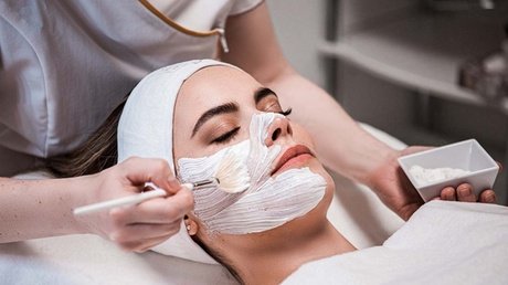 Gesichtsbehandlung mit Einer Ultraschall-Gerät (ca. 60 Min.)