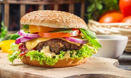 Burger nach Wahl + Frozen Joghurt Dessert oder kl. Salat als für 2 Personen