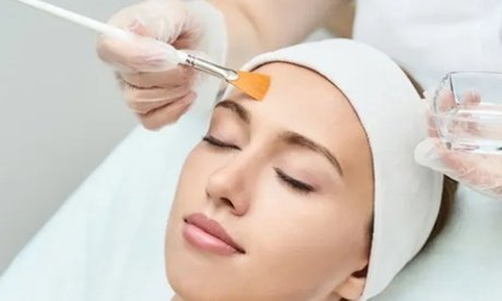 60 Min. klassische Gesichtsbehandlung inkl. Massage und Ampulle für 1 Person (nur für Frauen)