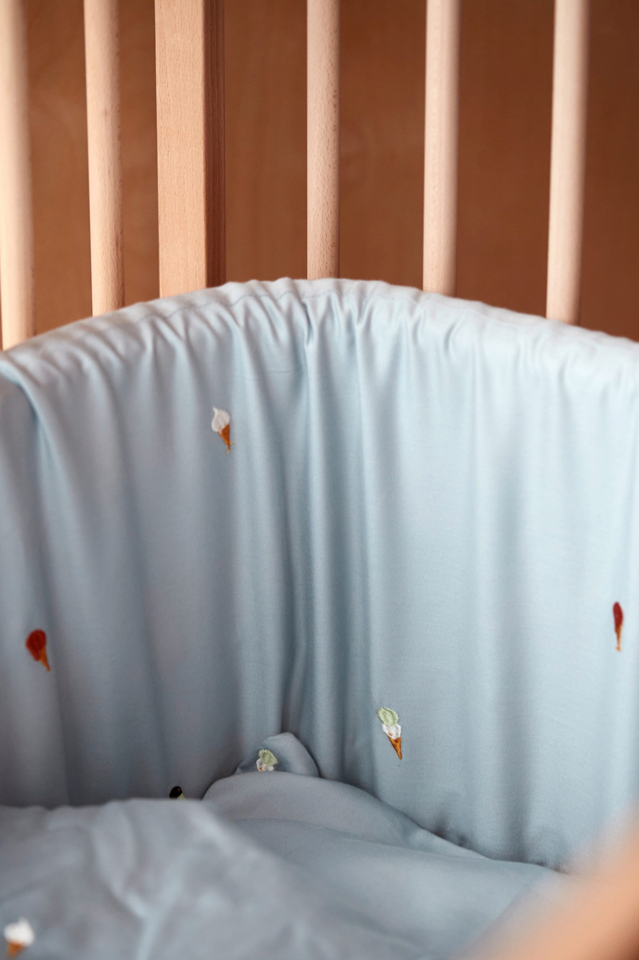 Filibabba Bettumrandung – Cool Summer Stickerei – Pearl Blue