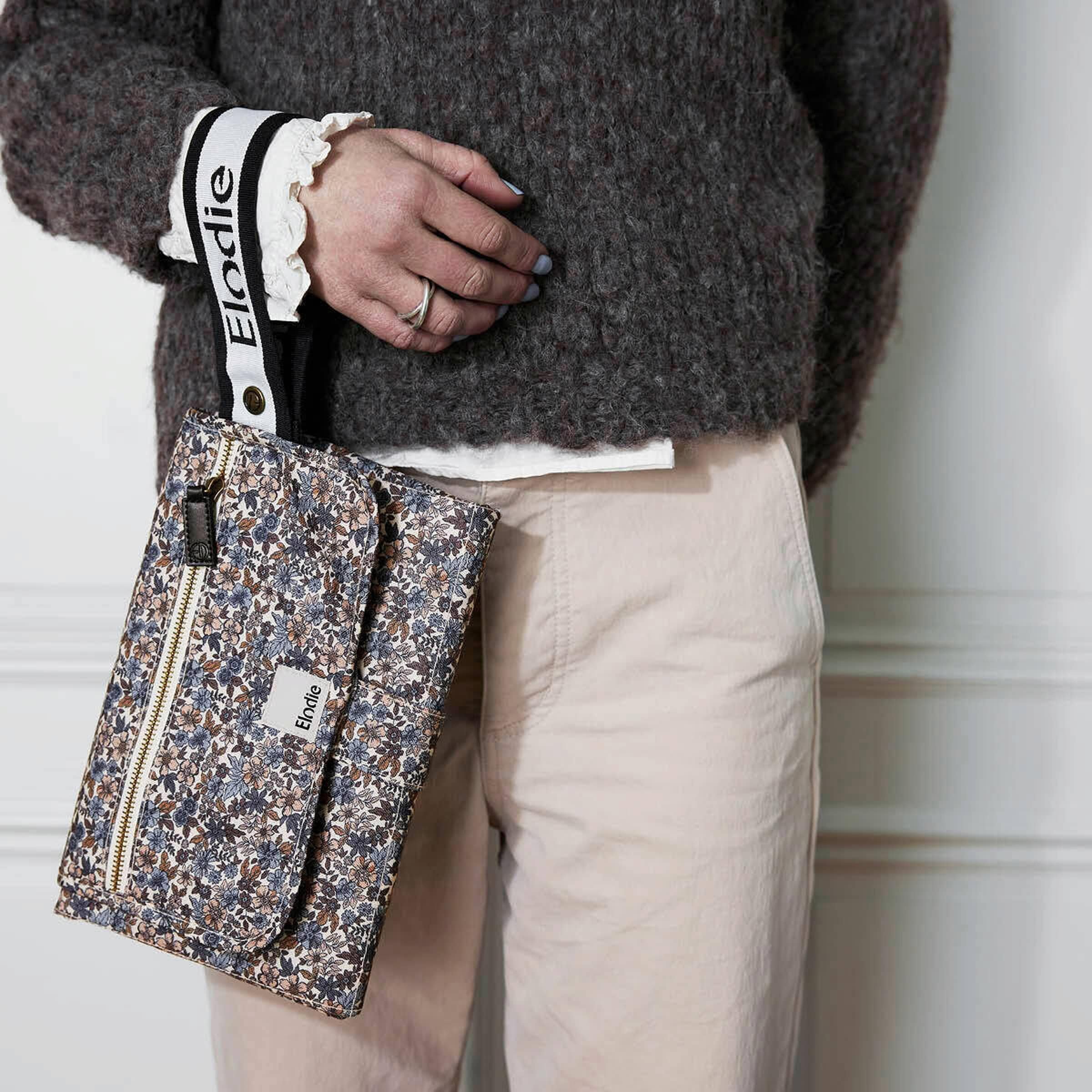 Elodie Tragbares Wickelpolster - Blue Garden