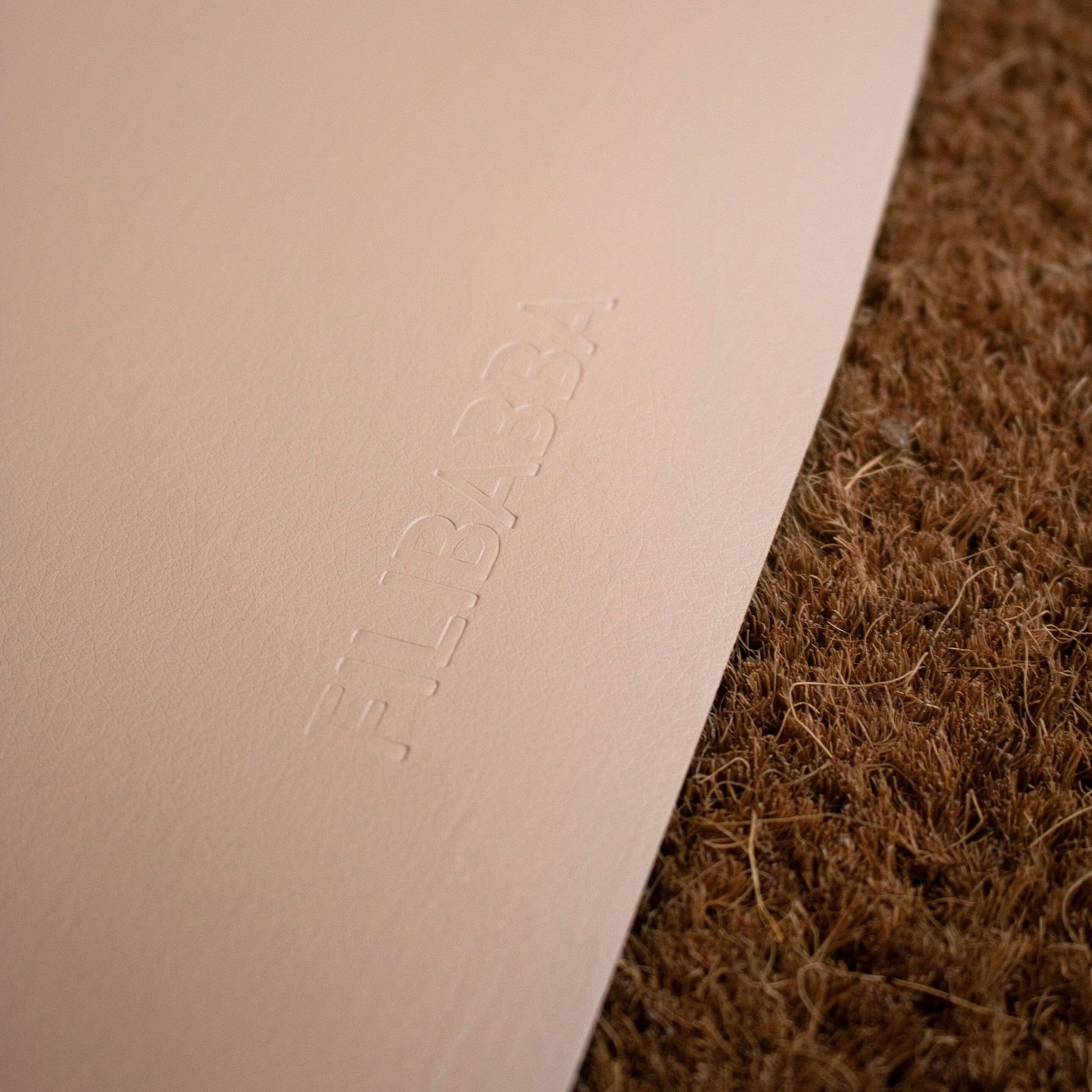 Filibabba Rutschfeste Bodenmatte - Christian der Wal - Warm Grey