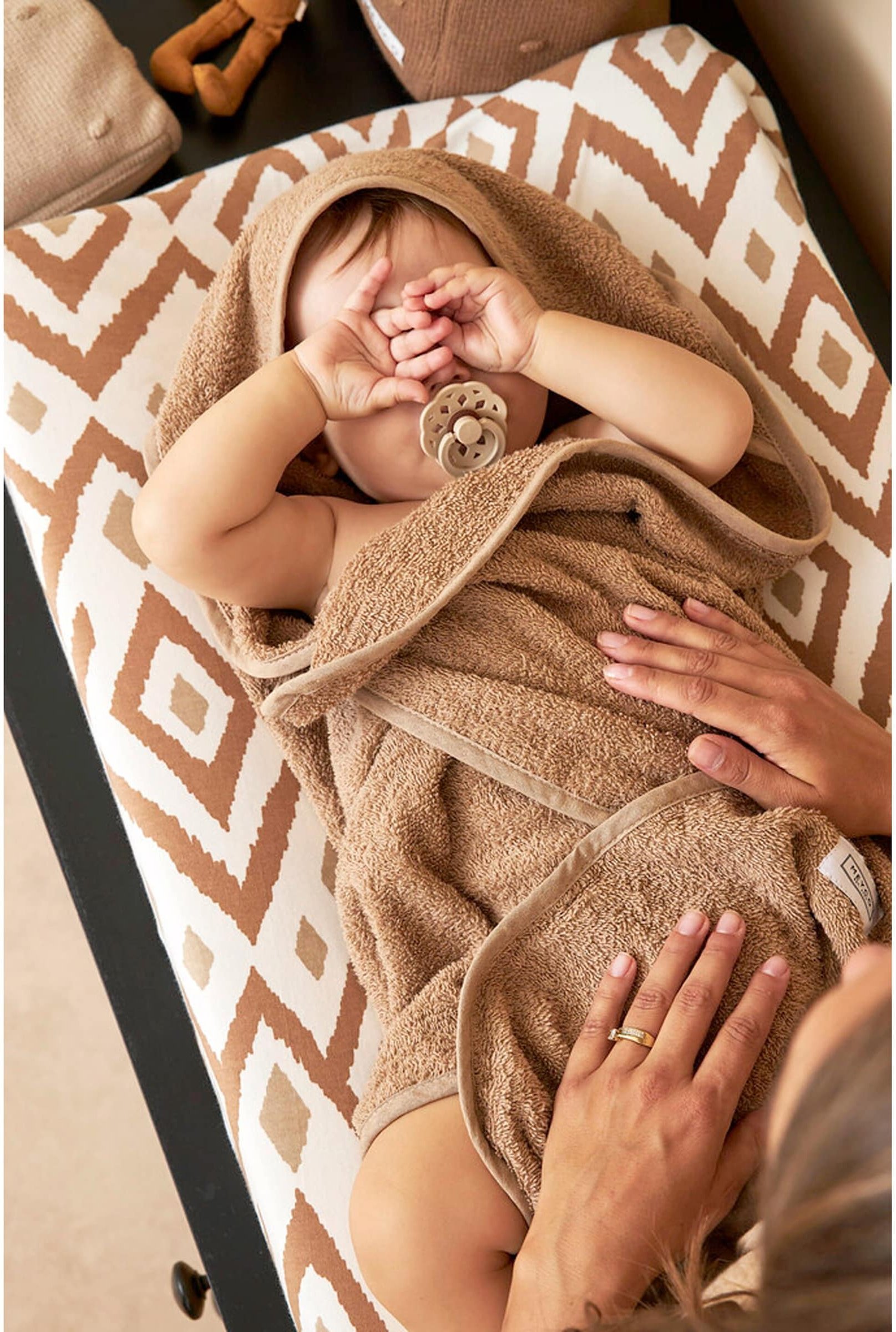 Meyco Baby Kapuzenbadetuch 75x75 cm braun