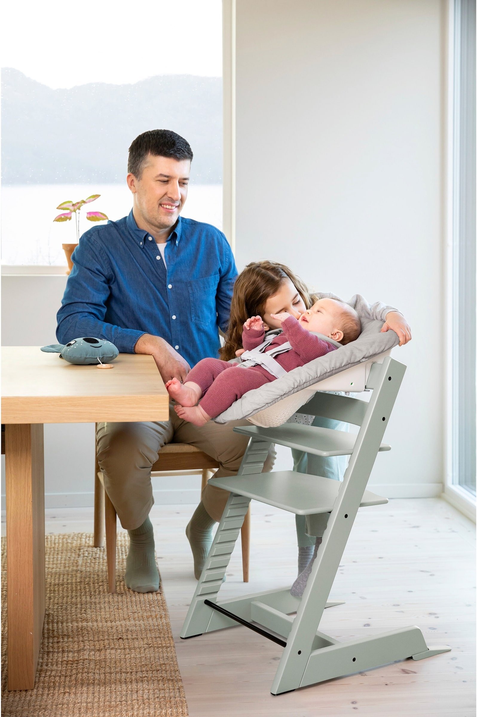 Stokke® Tripp Trapp® Bundle Treppenhochstuhl inklusive Newbornset Vanilla White