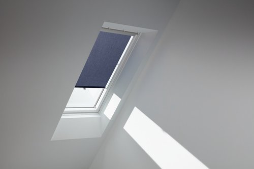 Thumbnail - VELUX Verdunkelungsrollo, dunkelblau/aluminiumfarben, Polyester, mit Haltekrallen