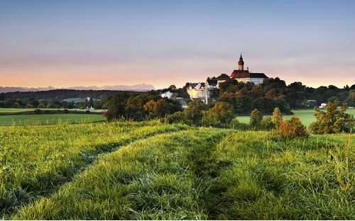 KOMAR Vliestapete »Himmlisch«, Breite 450 cm, seidenmatt - bunt