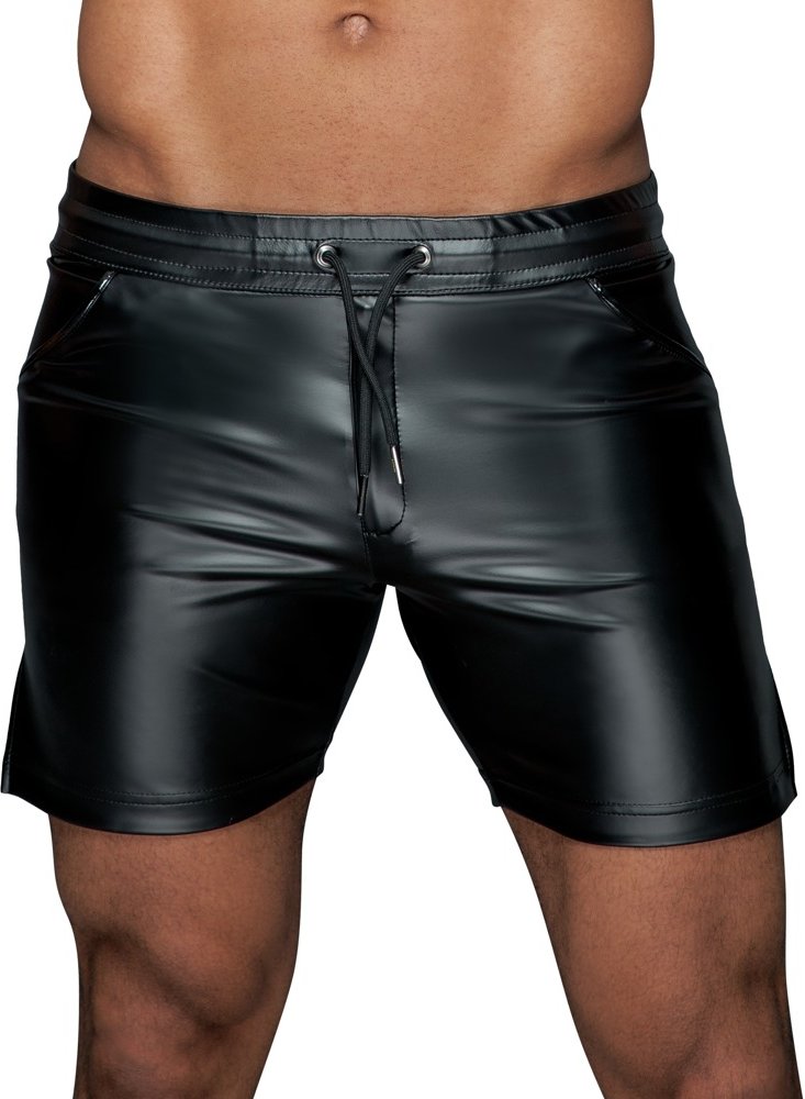 Shorts „Missbehaved“ im Powerwetlook