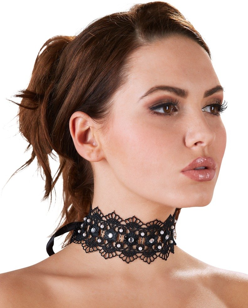 Halsband aus Stickerei mit Perlen und Strasssteinen