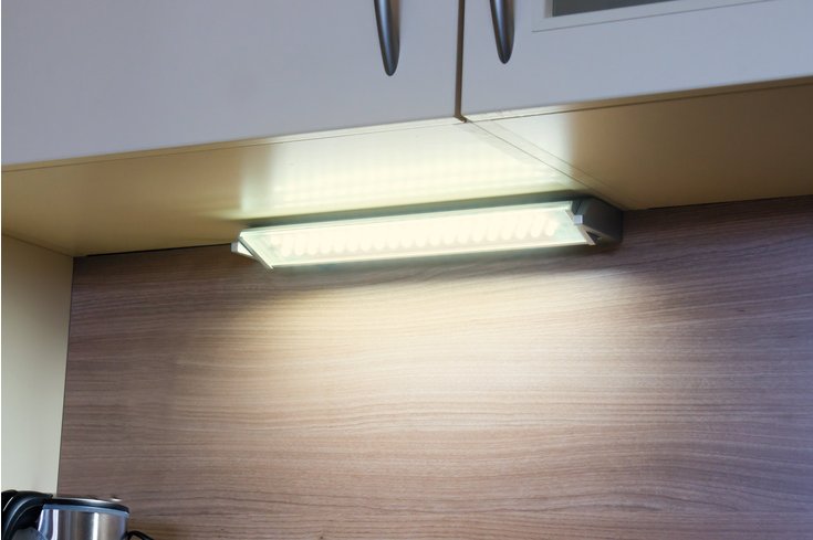 Heitronic Schwenkbare LED-Unterbauleuchte MIAMI, 15 W, 980 lm, warmweiß, 91 cm