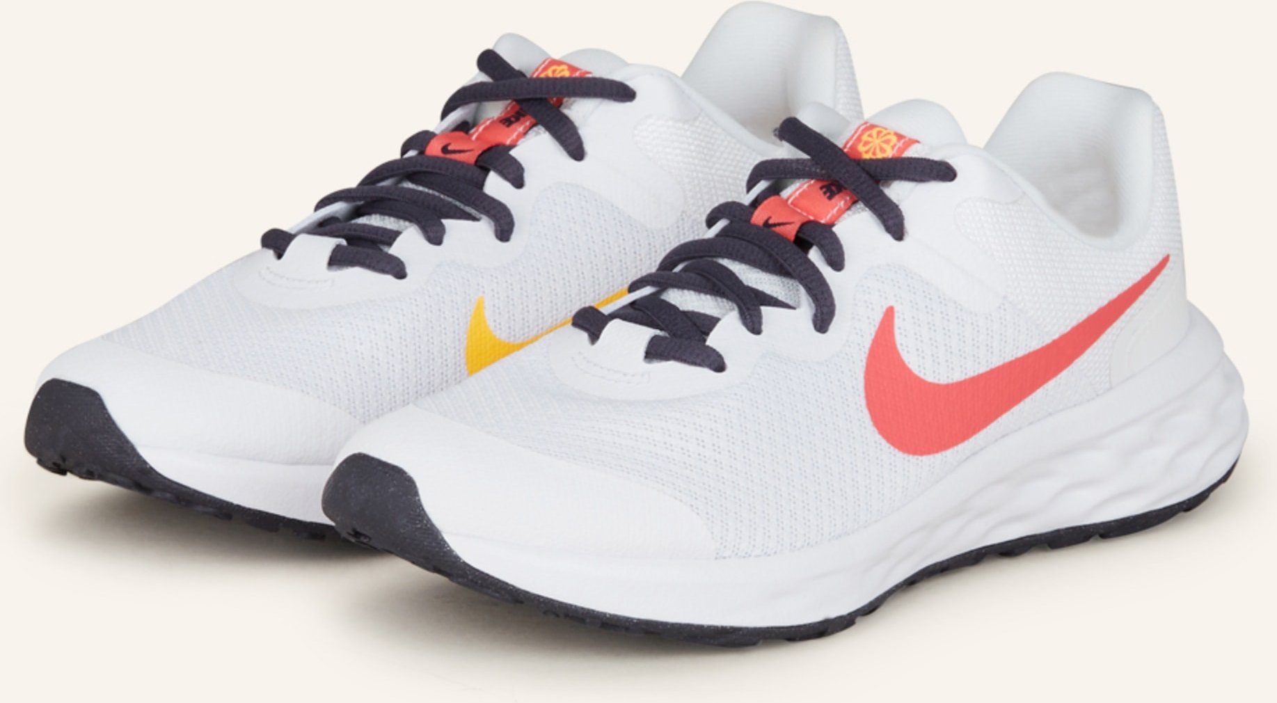 Nike Sneaker Revolution 6 weiss