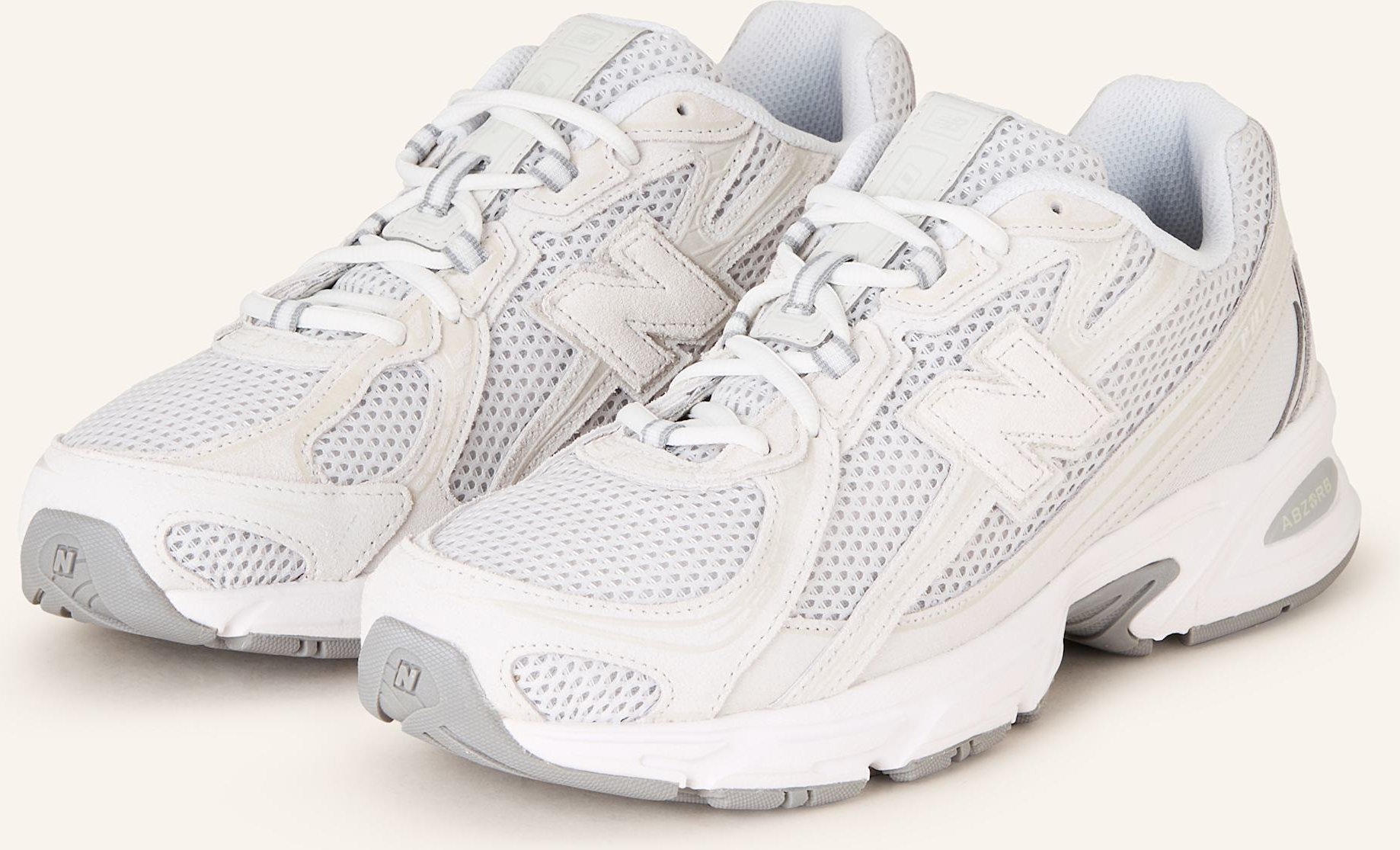 New Balance Sneaker 740 grau