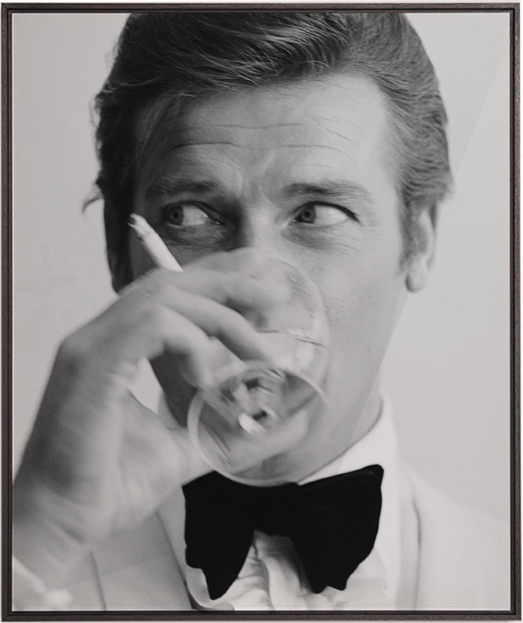 Jacob Baden Wandbild Herr Roger Moore Mit Rahmen schwarz