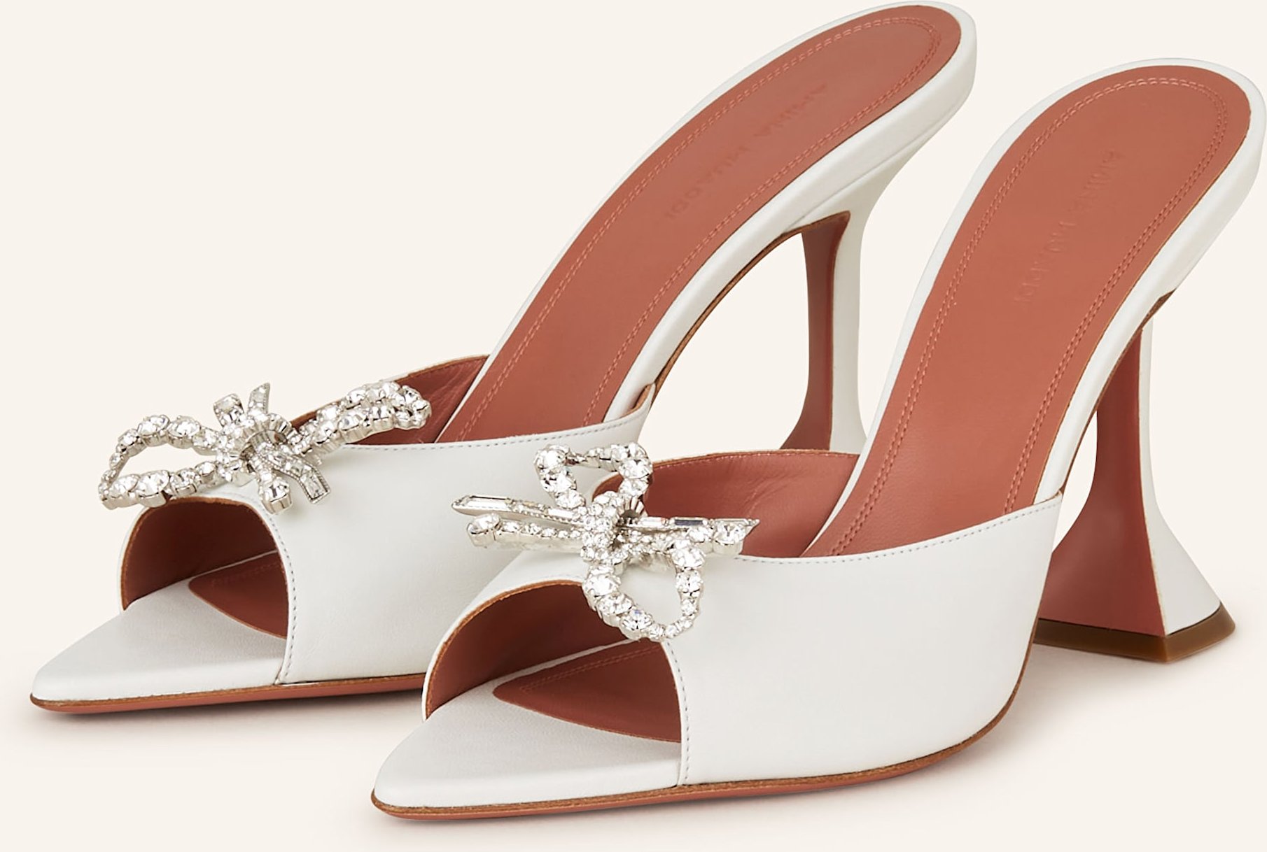 Amina Muaddi Mules Rosie Mit Schmucksteinen weiss