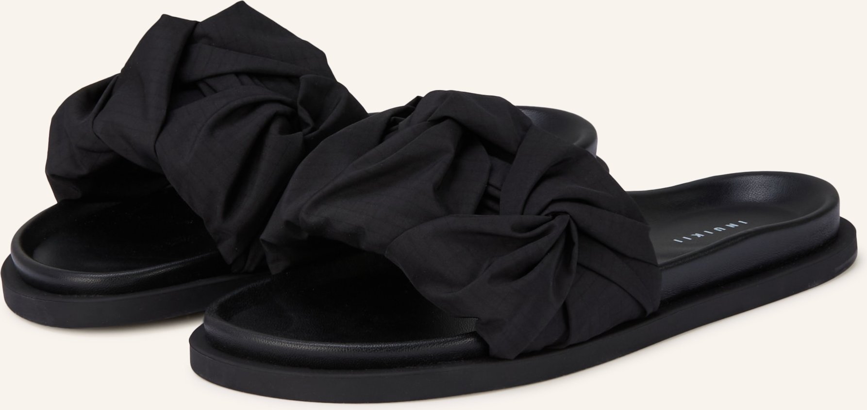 Inuikii Pantoletten Fjord Flower schwarz