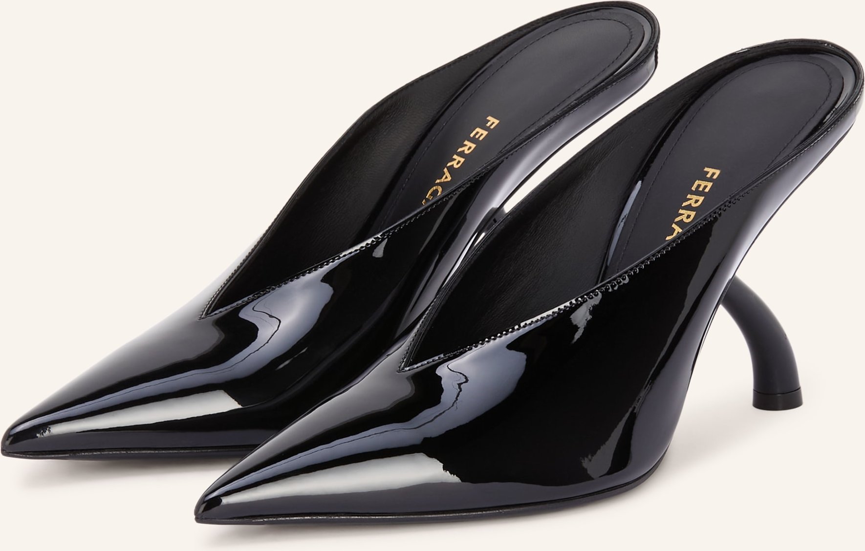 Ferragamo Lack-Mules Itaca schwarz