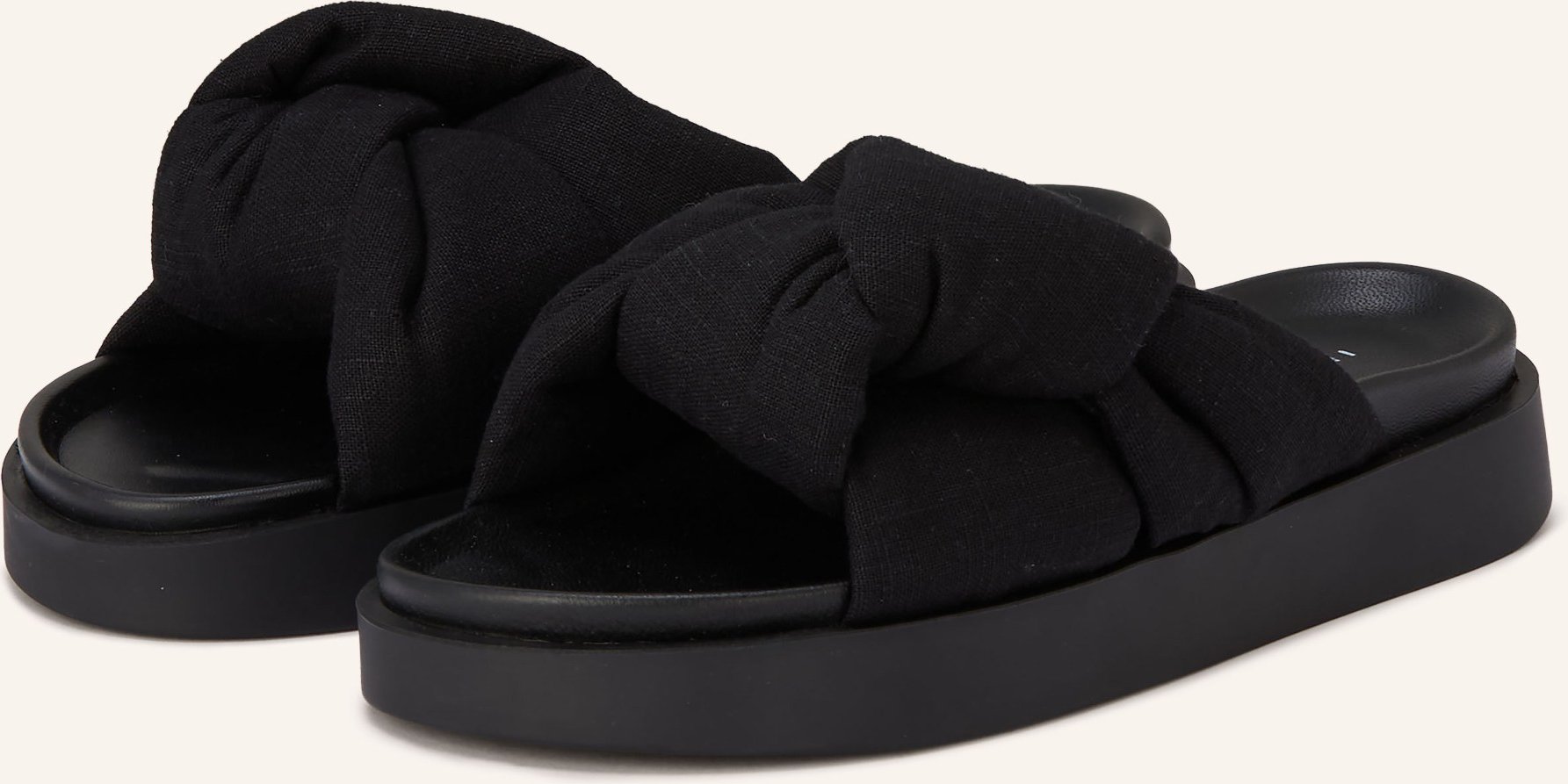 Inuikii Pantoletten schwarz