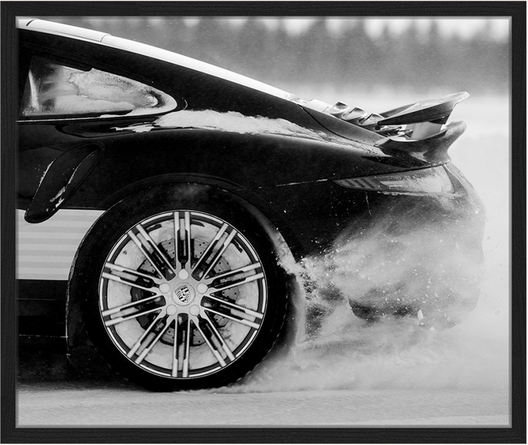 Jacob Baden Wandbild Porsche Schnee Drift Mit Rahmen schwarz