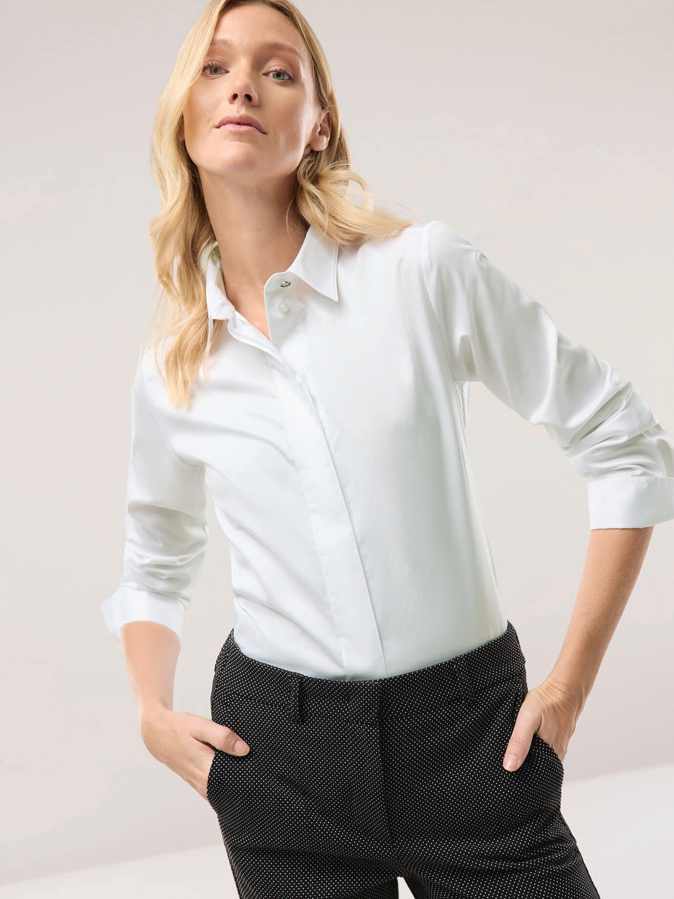 Baumwollbluse mit langer Manschette