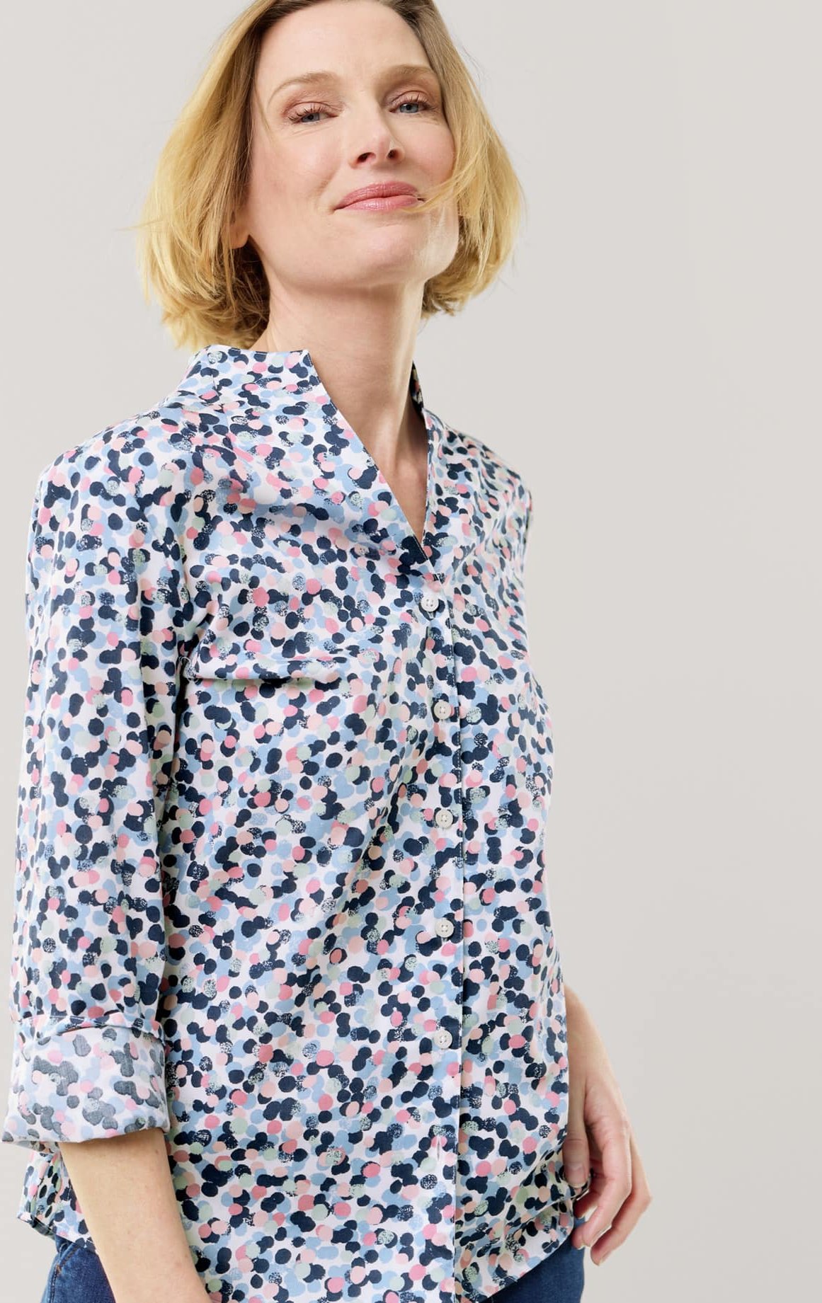 Extraglatt-Bluse Kelchkragen