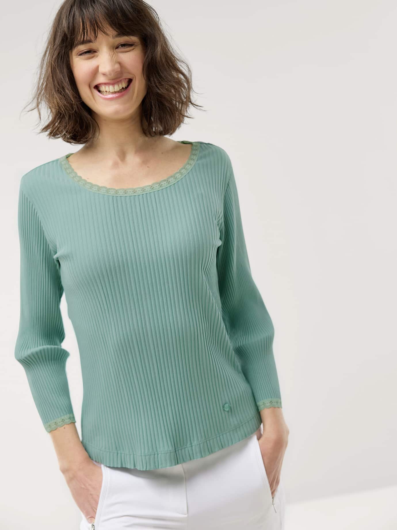 Rippshirt Spitzendetail