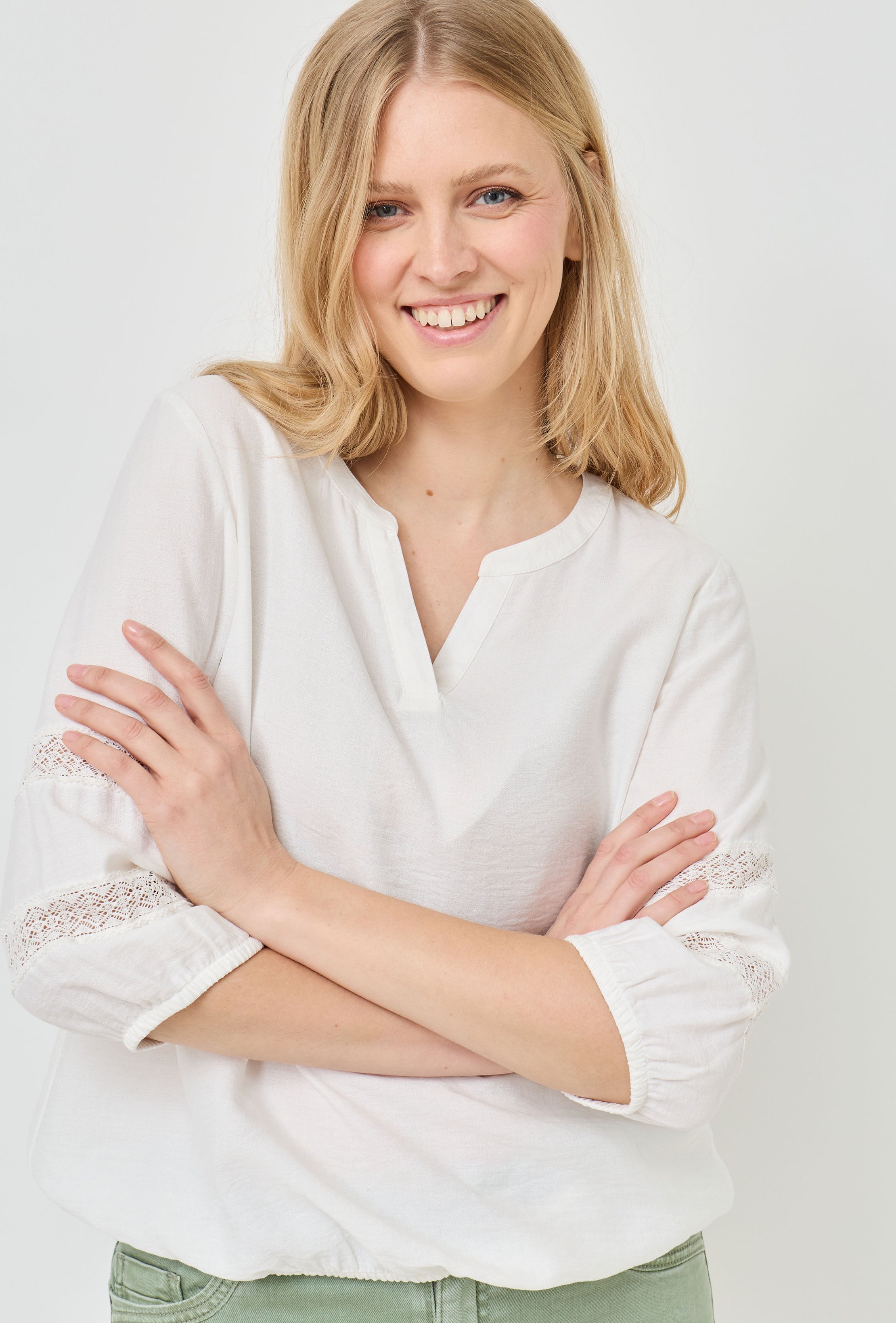 Pflegeleichte Bluse mit Spitze