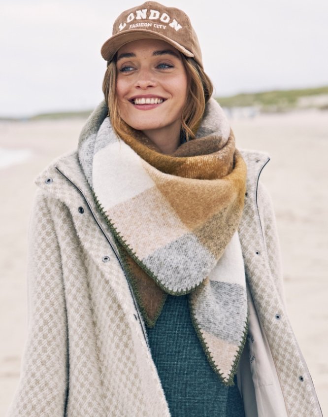 Dreiecksschal mit Karomuster