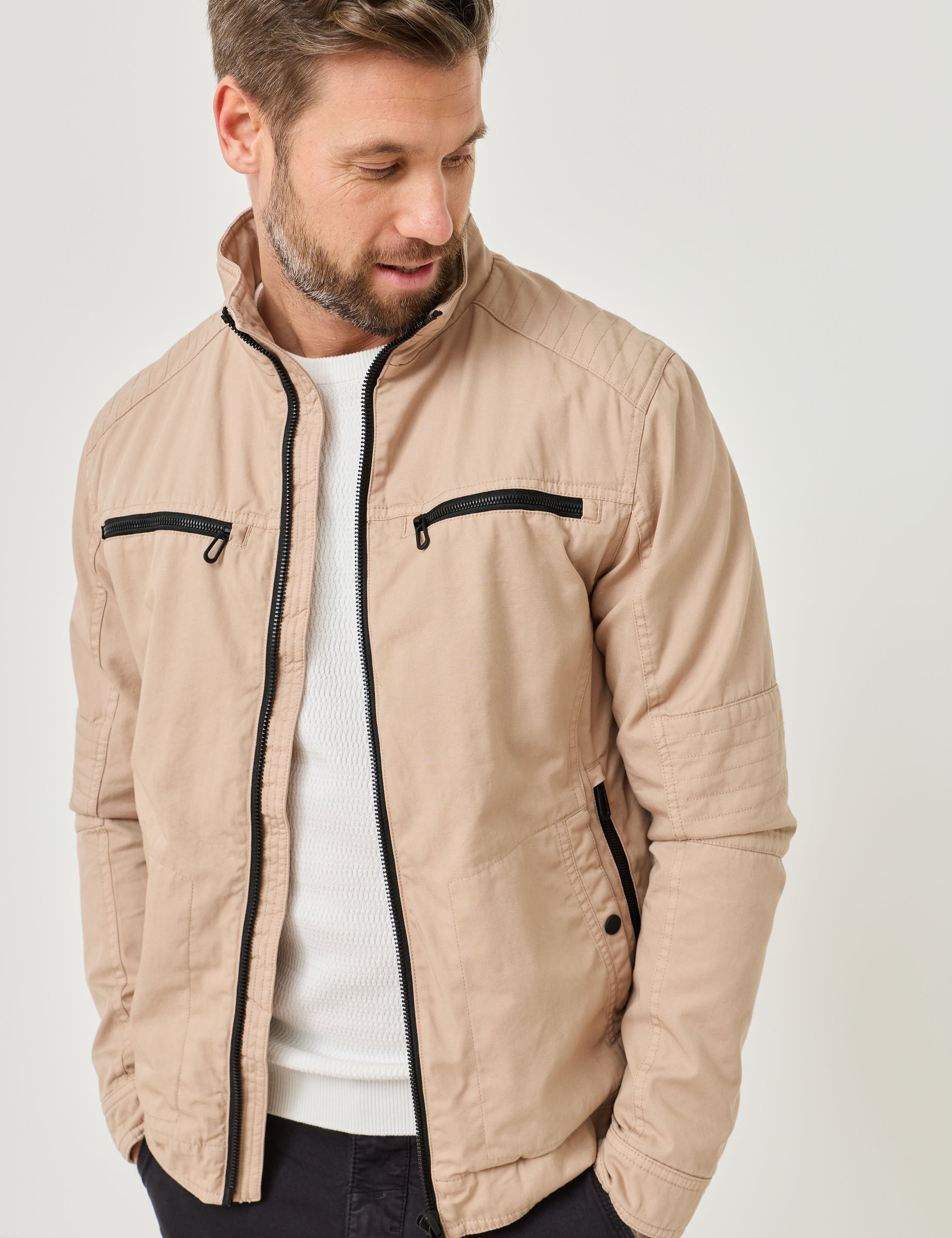 Allrounder: Lässige Jacke mit Zips