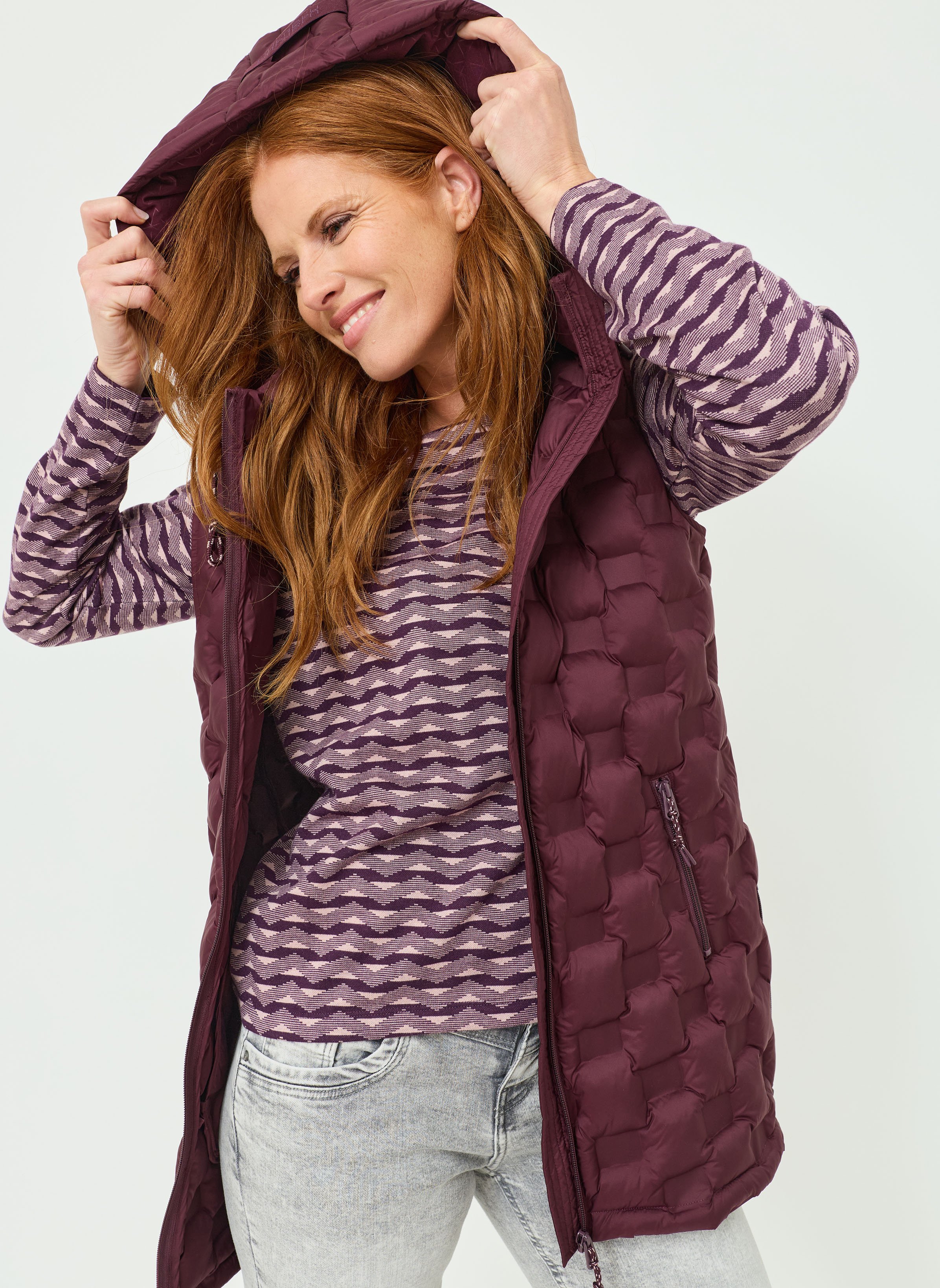 Längere Steppweste mit Kapuze