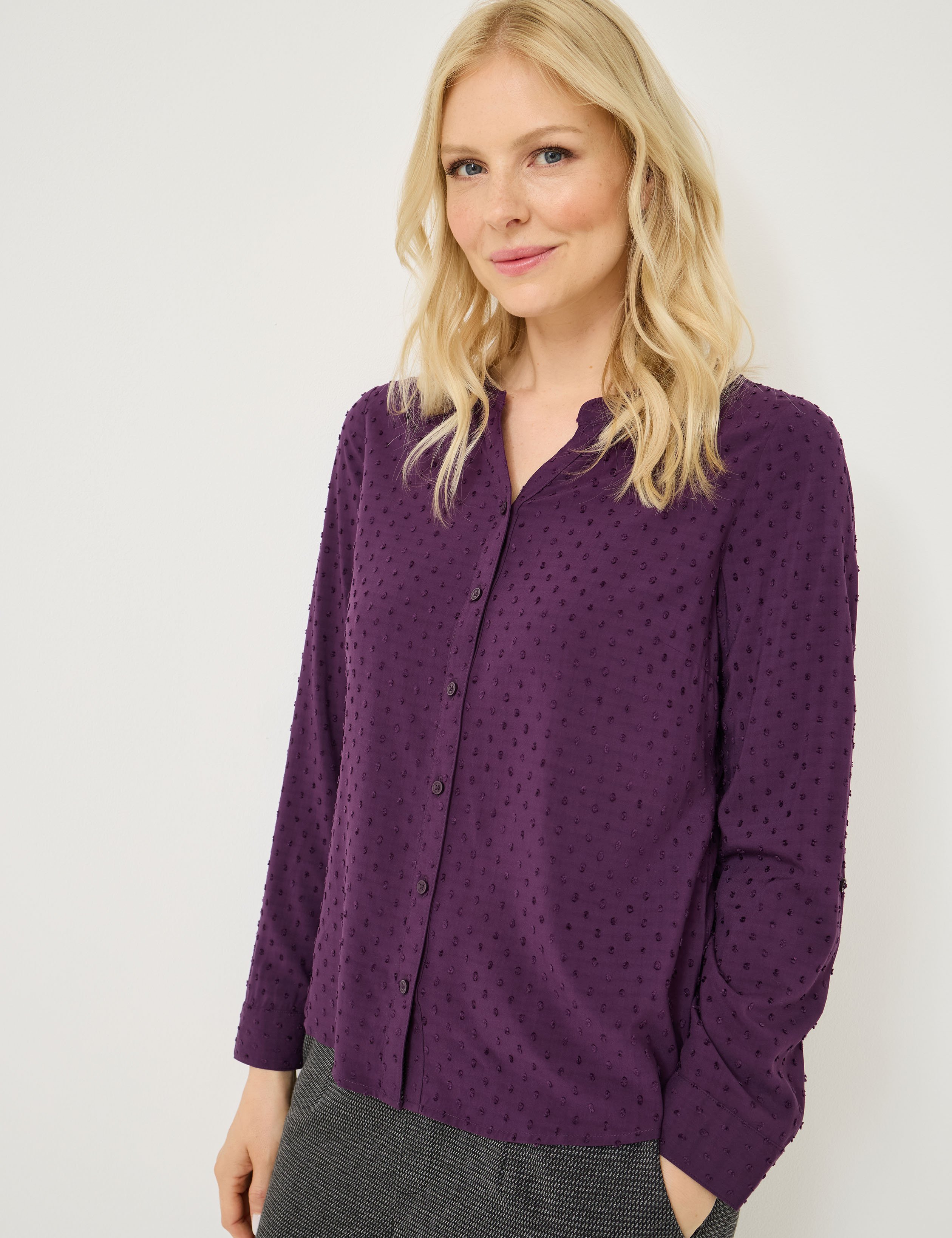 Viskosebluse mit Dobby-Struktur