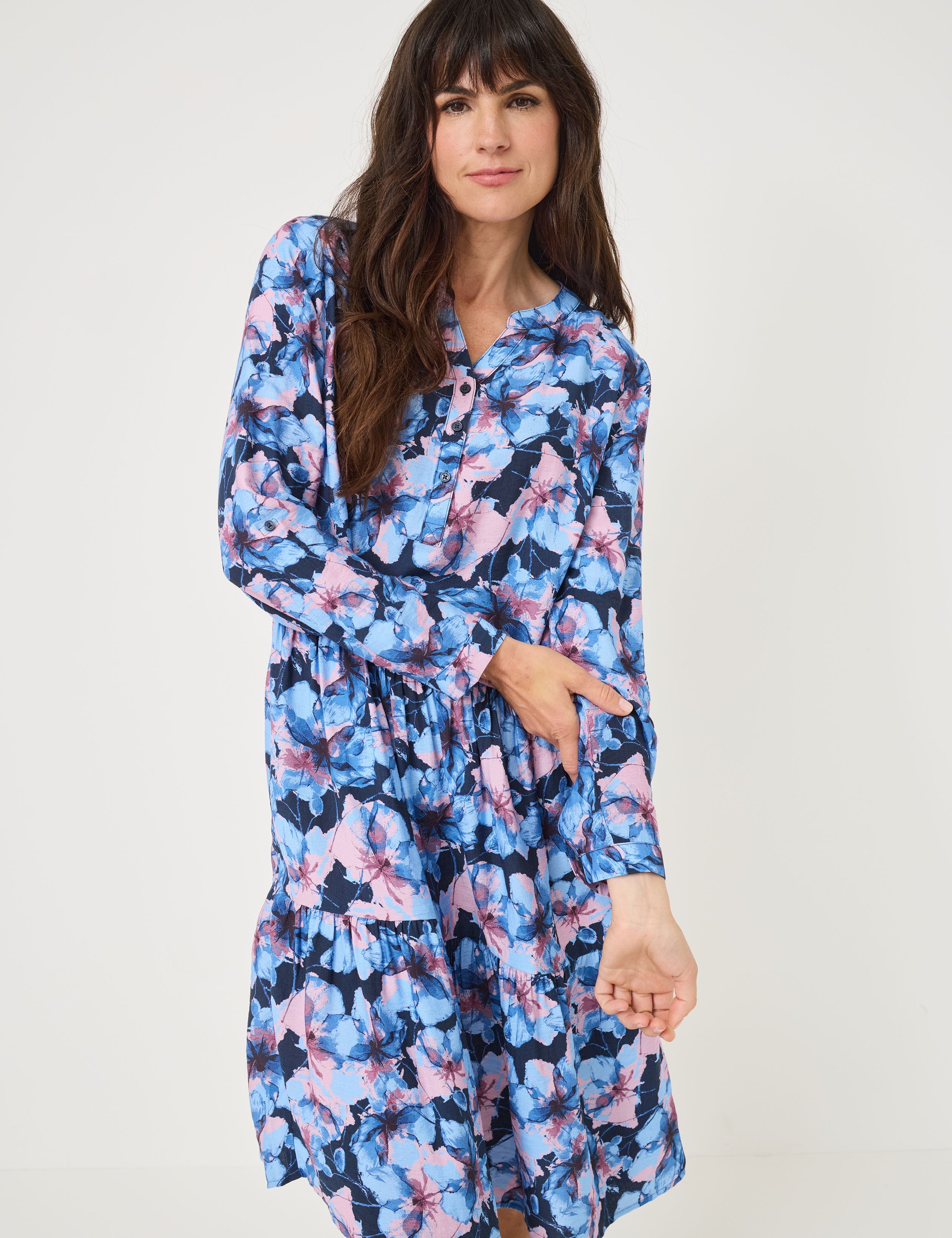 Langärmeliges Kleid mit Volants