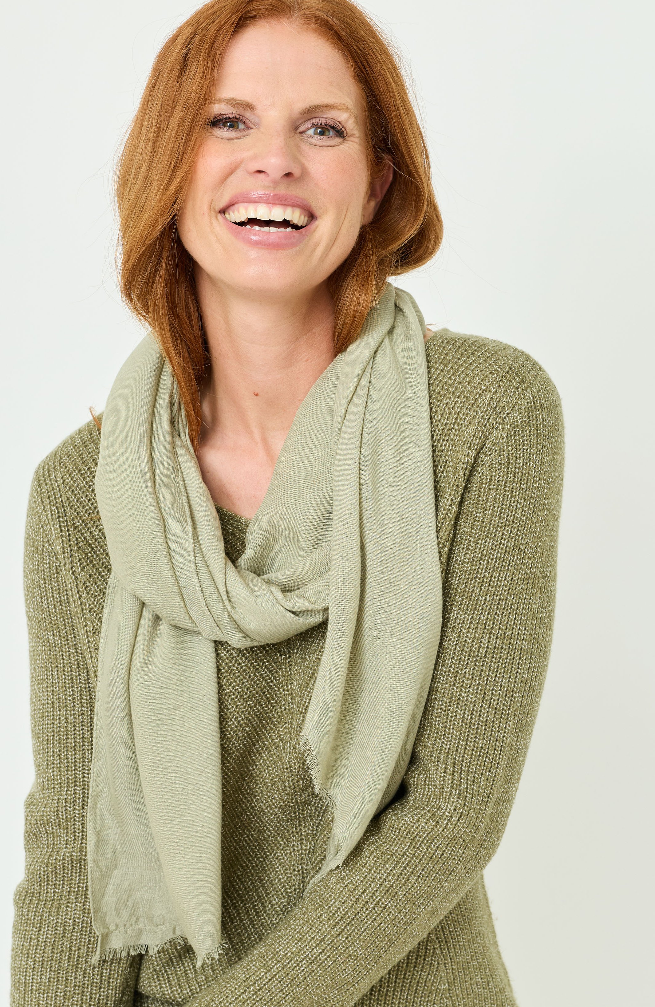 Unifarbiger Schal im Knitterlook